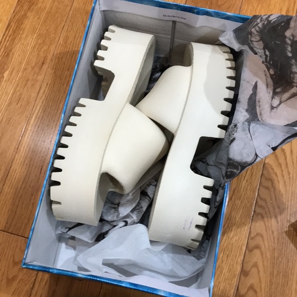 Jeffrey Campbell Summertime Sandal in Sea Salt, Size: 7 - Picture 5 of 11